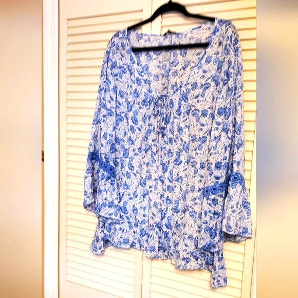Unique Spectrum Tops - Unique Spectrum Boho peasant long blue and white flower sleeves shirt size 3x.